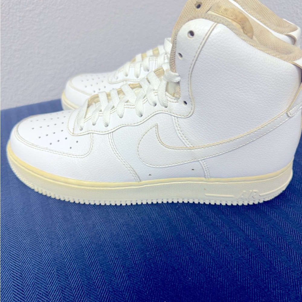 Nike Hightop Air Force One’s size 10.5